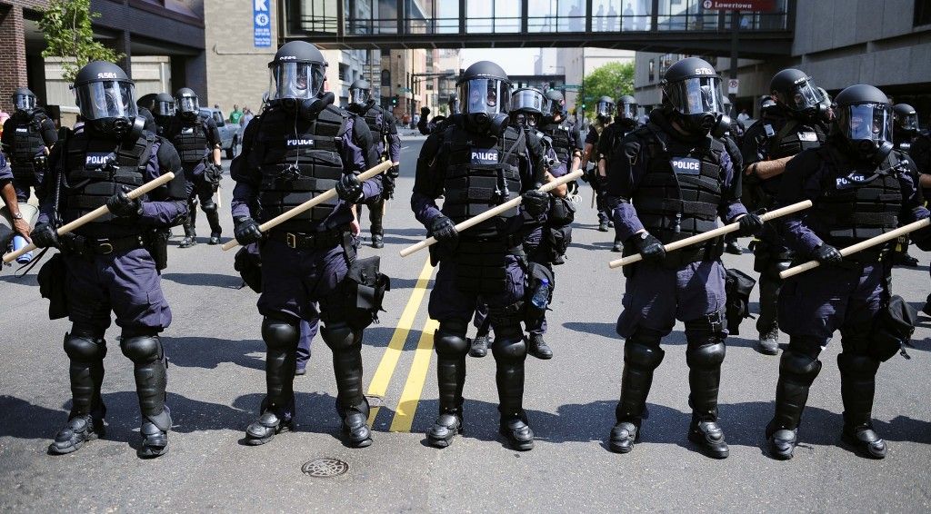 Police-in-riot-gear-1024x566_zpsf09e1865