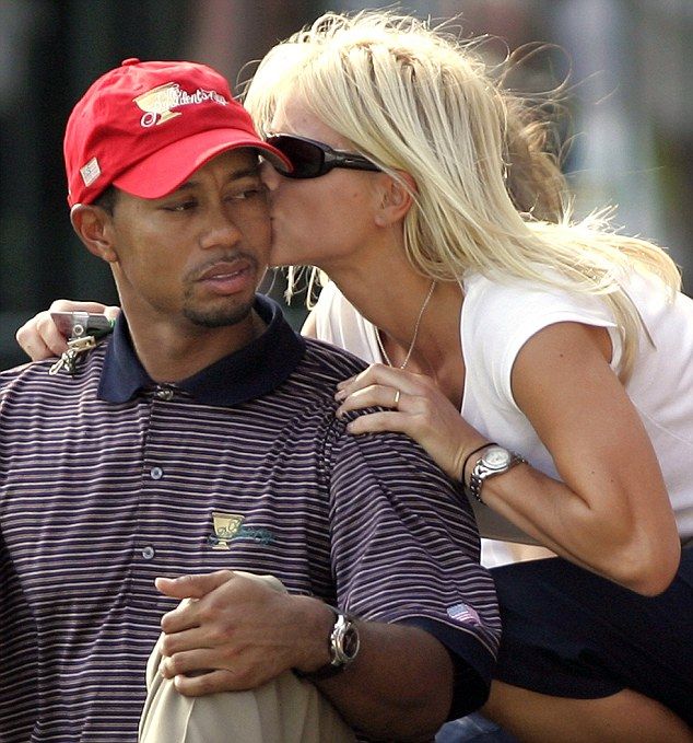 tiger-and-elin-woods-12-10-09.jpg